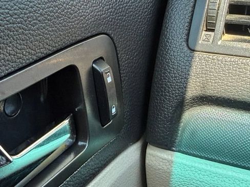 Used 2006 Ford Fusion SE FWD image 19