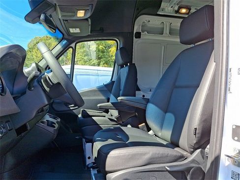Used 2025 Mercedes-Benz Sprinter 2500 image 13