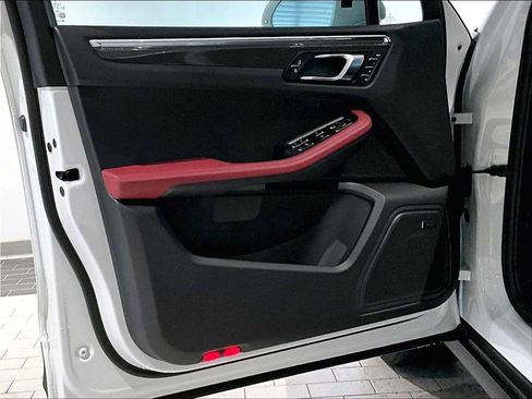 New 2026 Porsche Macan GTS image 24