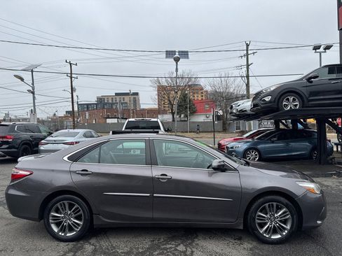 Used 2017 Toyota Camry SE image 6