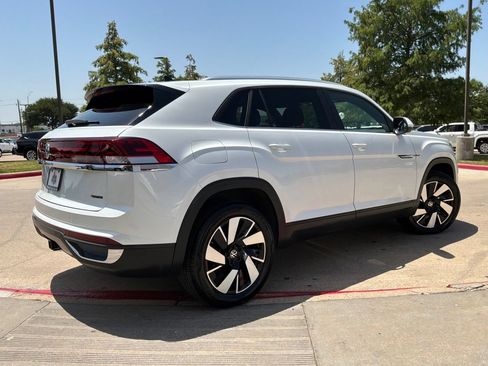 Used 2026 Volkswagen Atlas Cross Sport SE FWD image 6