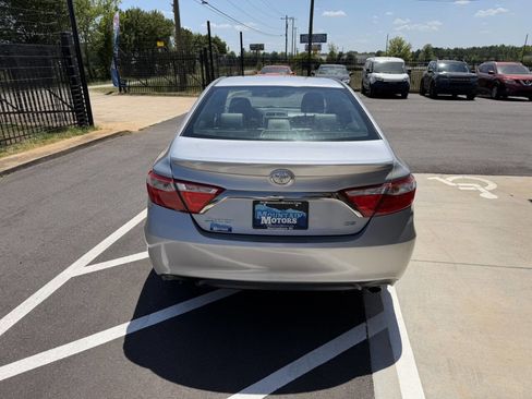 Used 2016 Toyota Camry SE FWD image 5