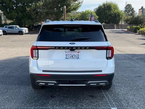 Used 2025 Ford Explorer Active w/ Active Comfort Package RWD image 5