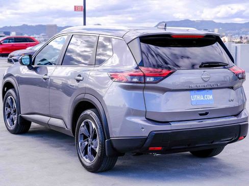 Used 2024 Nissan Rogue SV w/ SV Premium Package FWD image 6