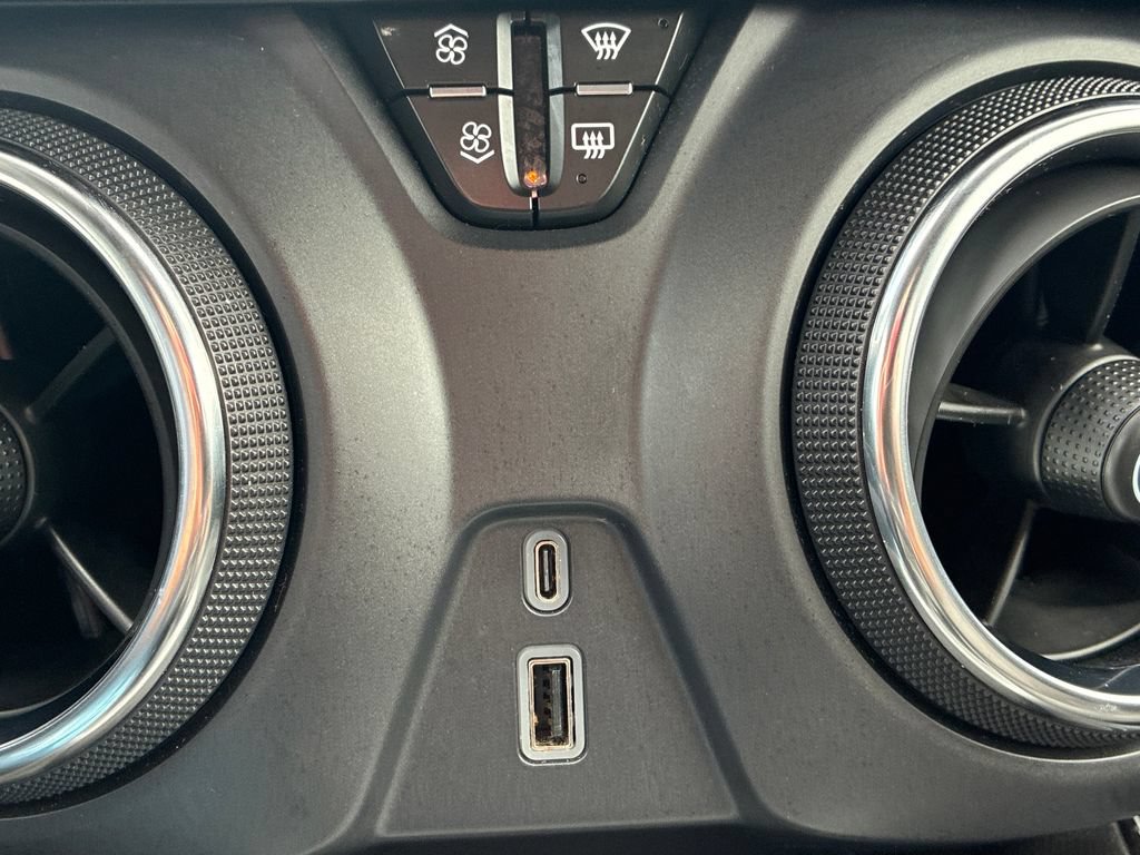 Used 2025 Chevrolet Blazer LT AWD/4WD image 21