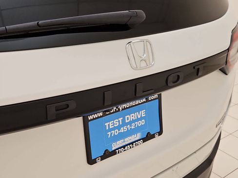 Certified 2025 Honda Pilot Touring image 23