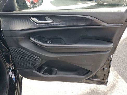 Used 2023 Jeep Grand Cherokee L Altitude image 39