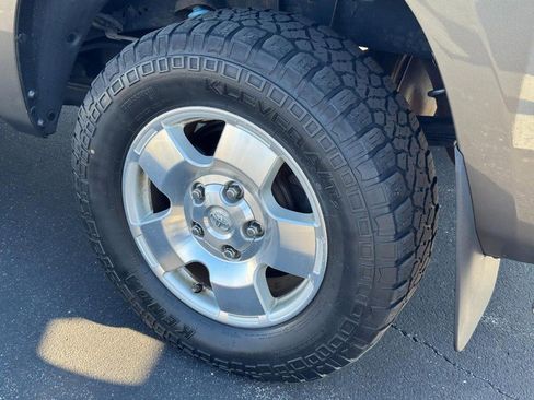 Used 2013 Toyota Tundra 4x4 CrewMax image 7