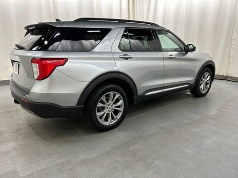 Used 2023 Ford Explorer XLT w/ Equipment Group 202A AWD/4WD image 4