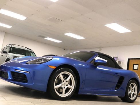 Used 2018 Porsche 718 Boxster RWD image 11