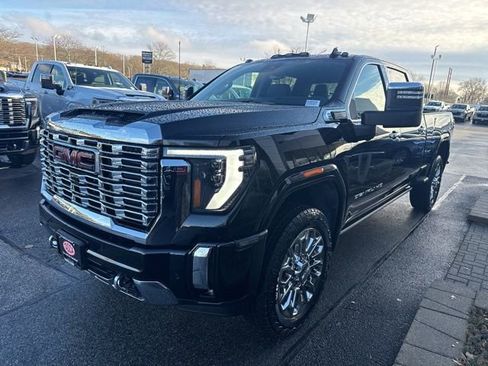 New 2026 GMC Sierra 2500 Denali w/ Denali Reserve Package image 3