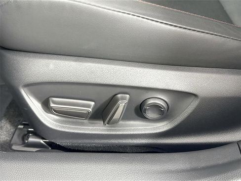 Used 2025 Toyota Prius Plug-In Hybrid image 33