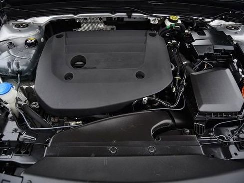 Used 2023 Volvo XC40 B5 Core image 26