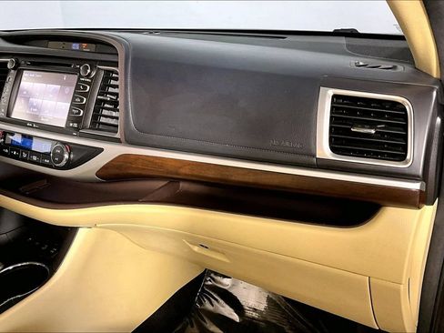 Used 2015 Toyota Highlander Limited Platinum AWD/4WD image 16