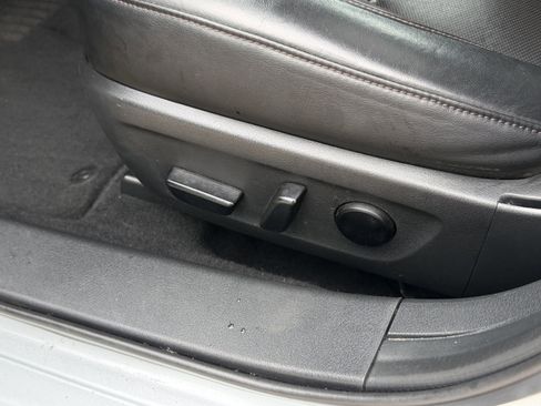 Used 2019 MAZDA MAZDA3 Hatchback FWD image 18