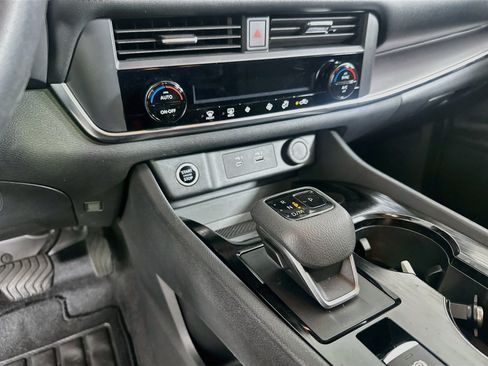 Used 2023 Nissan Rogue SV FWD image 24