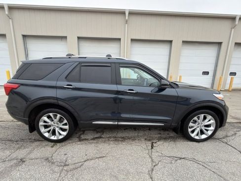 Used 2023 Ford Explorer Platinum w/ Technology Package image 7