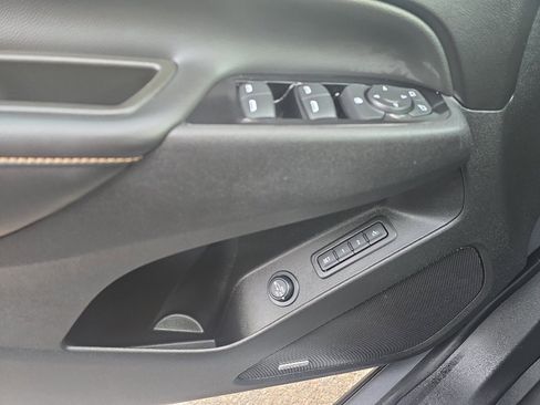 Used 2023 Chevrolet Equinox Premier image 16