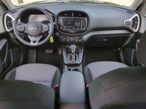 Used 2025 Kia Soul LX w/ LX Technology Package FWD image 15
