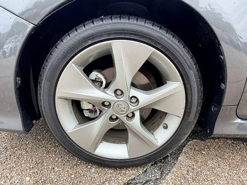 Used 2014 Toyota Camry SE w/ Protection Package FWD image 2