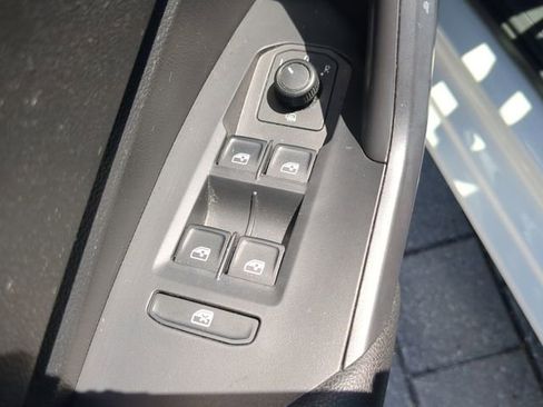 Used 2020 Volkswagen Jetta SE w/ SE Cold Weather Package image 16