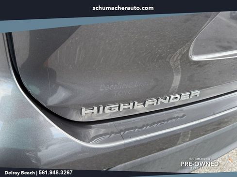 Used 2021 Toyota Highlander LE FWD image 13