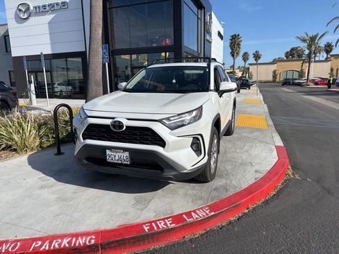 Used 2023 Toyota RAV4 XLE Premium image 4