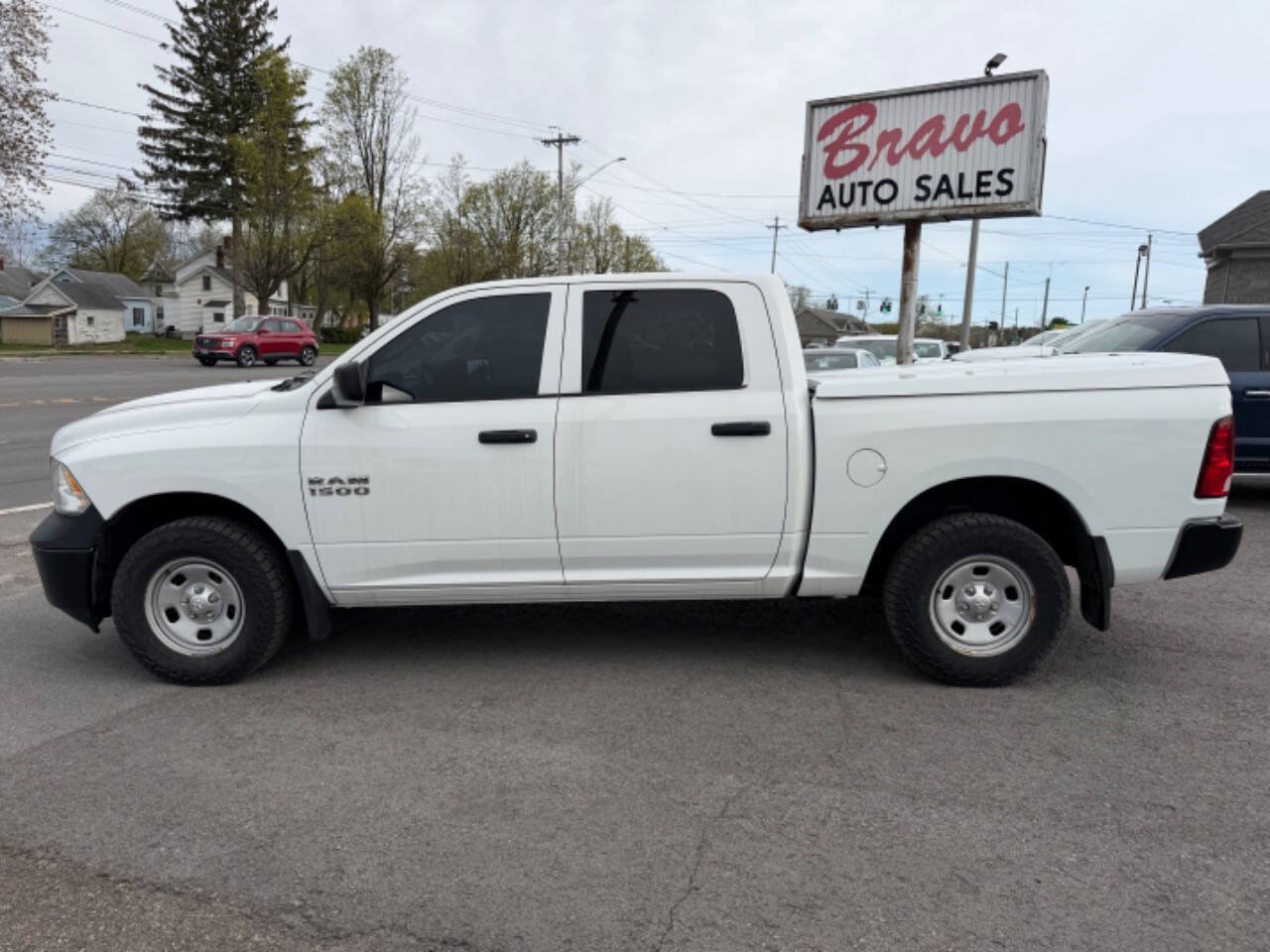 Used 2014 RAM 1500 4x4 Crew Cab w/ Remote Start & Security Group image 2