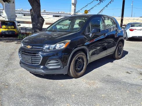Used 2019 Chevrolet Trax LS FWD image 3