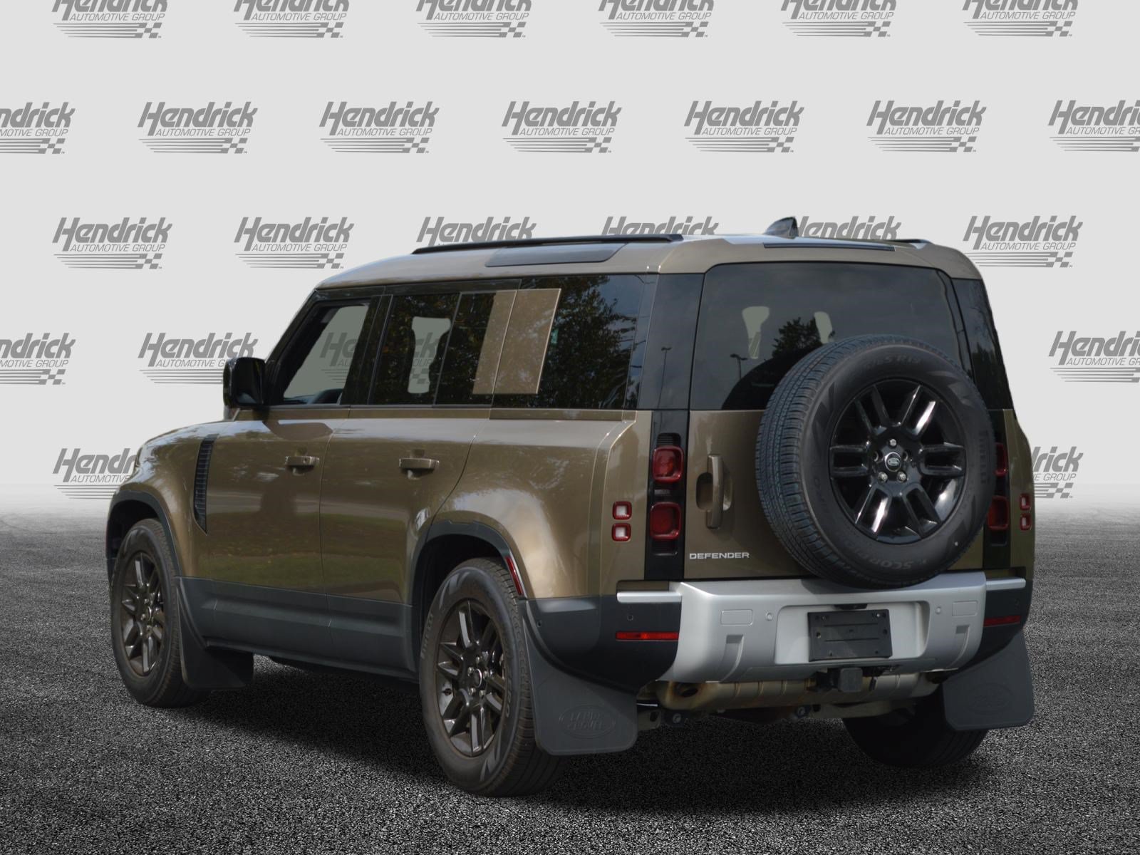 Used 2025 Land Rover Defender 110 S AWD/4WD image 9