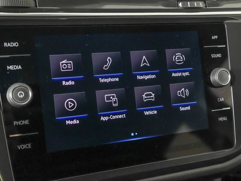 Used 2023 Volkswagen Tiguan SE AWD/4WD image 30