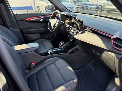 Used 2025 Chevrolet TrailBlazer RS w/ Convenience Package image 10