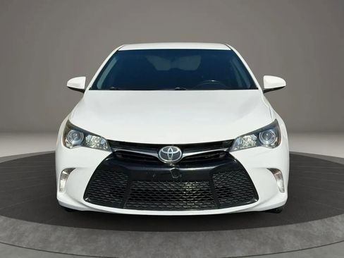Used 2017 Toyota Camry SE FWD image 2