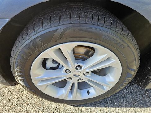 Used 2018 Ford Taurus SE image 19