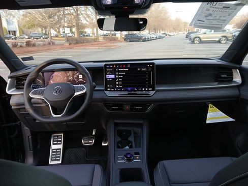 New 2026 Volkswagen Tiguan SE R-Line FWD image 12