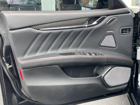 Used 2022 Maserati Quattroporte Trofeo image 26