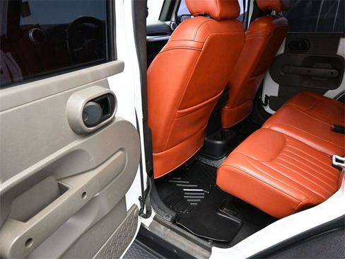 Used 2015 Jeep Wrangler Unlimited Rubicon image 16