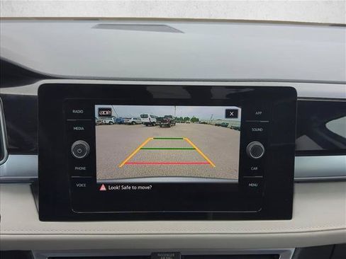 Used 2025 Volkswagen Taos SE FWD image 12
