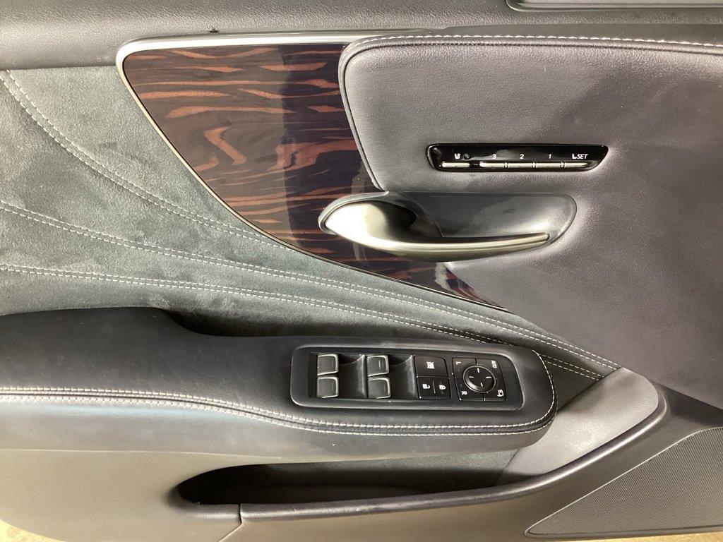 Used 2022 Lexus LS 500 AWD w/ Interior Upgrade Package image 11