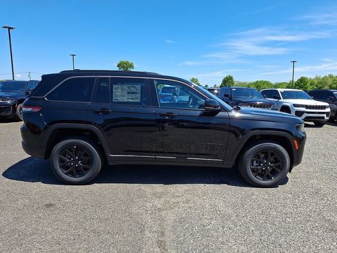 New 2026 Jeep Grand Cherokee Altitude AWD/4WD image 9