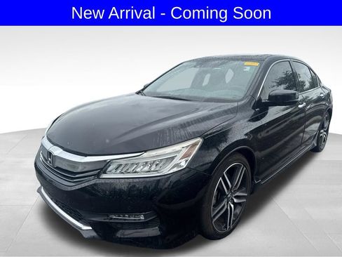 Used 2016 Honda Accord Touring image 2