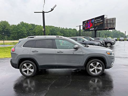 Used 2019 Jeep Cherokee Limited AWD/4WD image 10