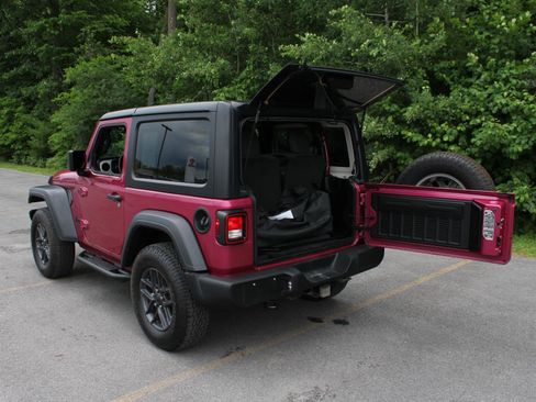 Used 2024 Jeep Wrangler Sport AWD/4WD image 7