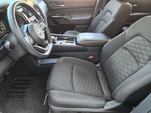 Used 2022 Nissan Pathfinder SV w/ SV Black Package FWD image 9