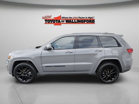 Used 2022 Jeep Grand Cherokee Laredo X AWD/4WD image 2