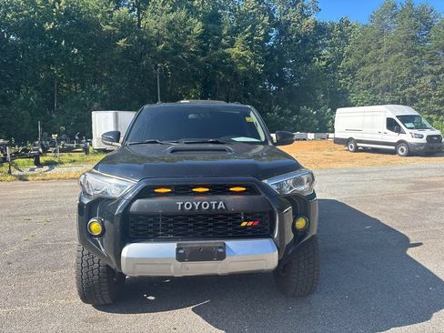 Used 2018 Toyota 4Runner TRD Off-Road AWD/4WD image 2