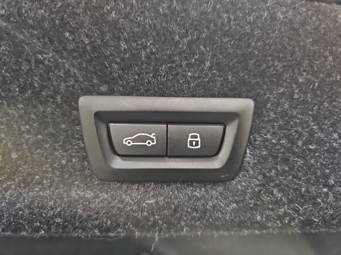 Certified 2025 BMW 330i Sedan w/ Premium Package image 14