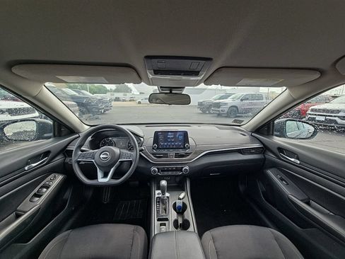 Used 2025 Nissan Altima 2.5 SV AWD/4WD image 2