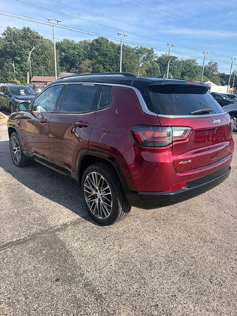 Used 2022 Jeep Compass Limited w/ Elite Group AWD/4WD image 5