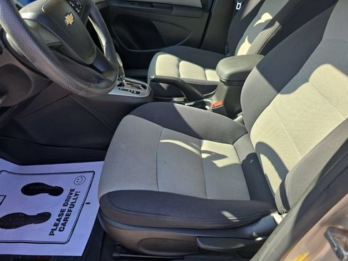 Used 2014 Chevrolet Cruze LS FWD image 15